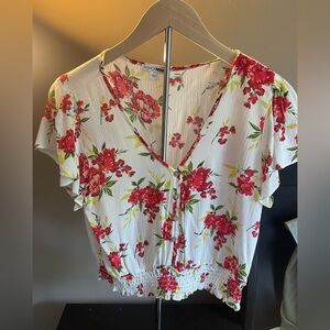 Women’s floral v-neck shirt